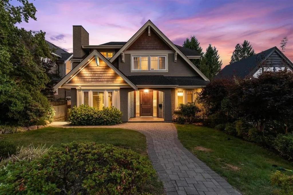 Spacious Cozy House In Vancouver West Eksteriør billede
